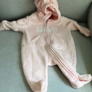 Gap footed one piece